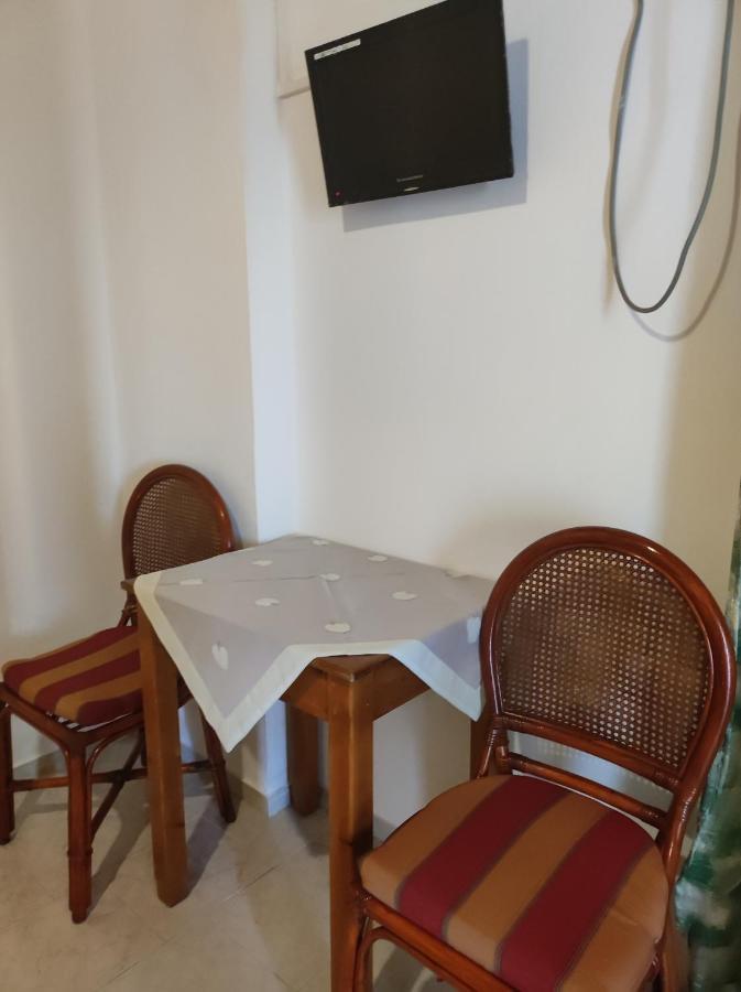 Artemis Rooms Frangocastelo Bagian luar foto