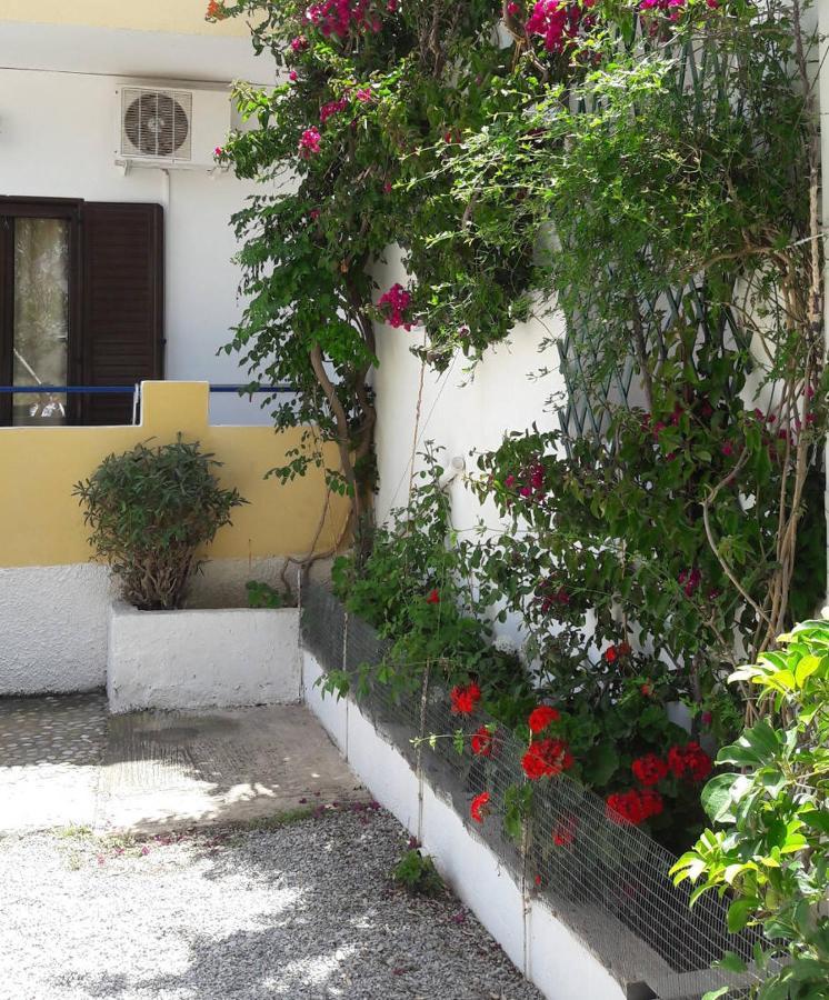 Artemis Rooms Frangocastelo Bagian luar foto